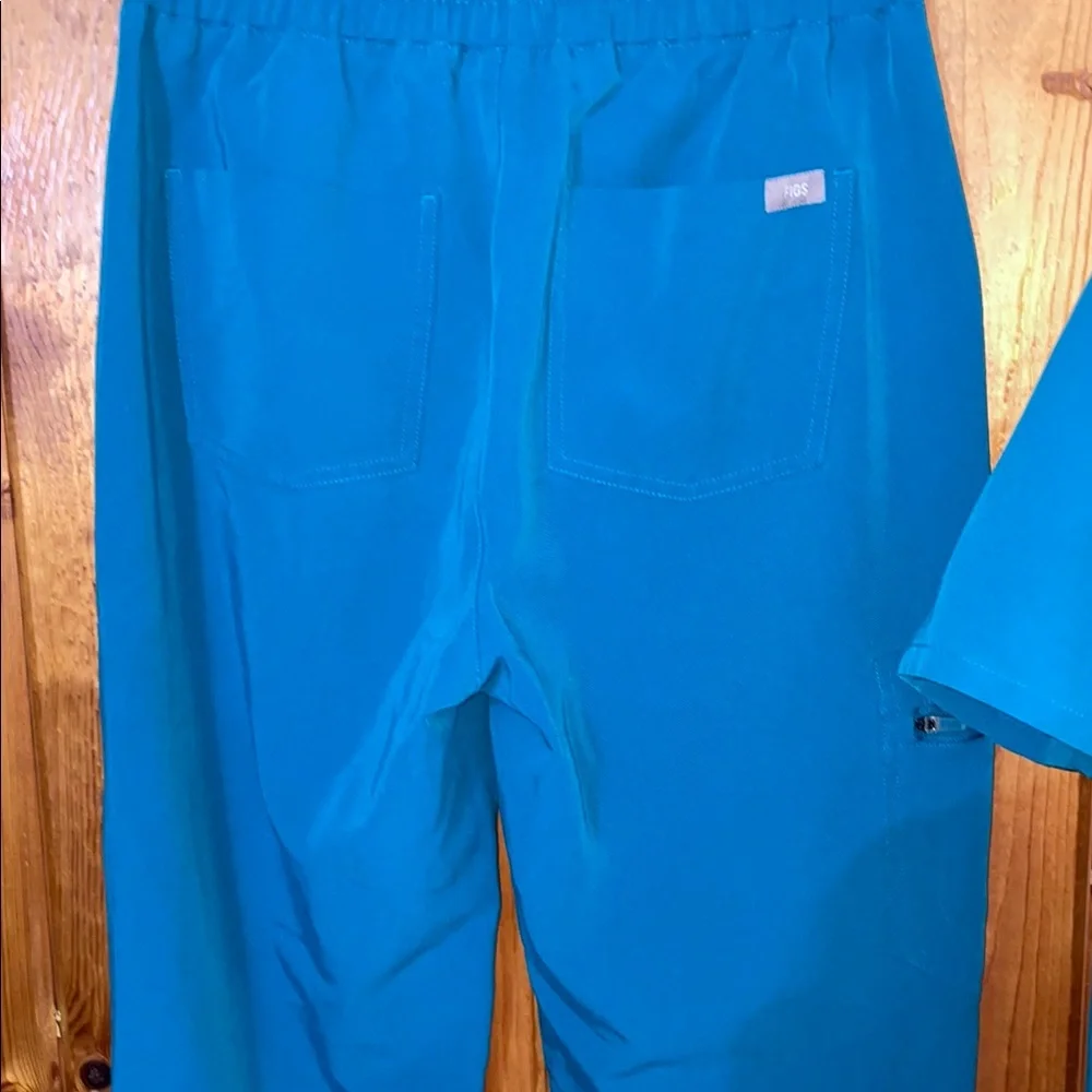Blue Scrub Set with Jogger Pants blue fig scrubs size small/XS Zamora/caterina - Picture 12 of 16